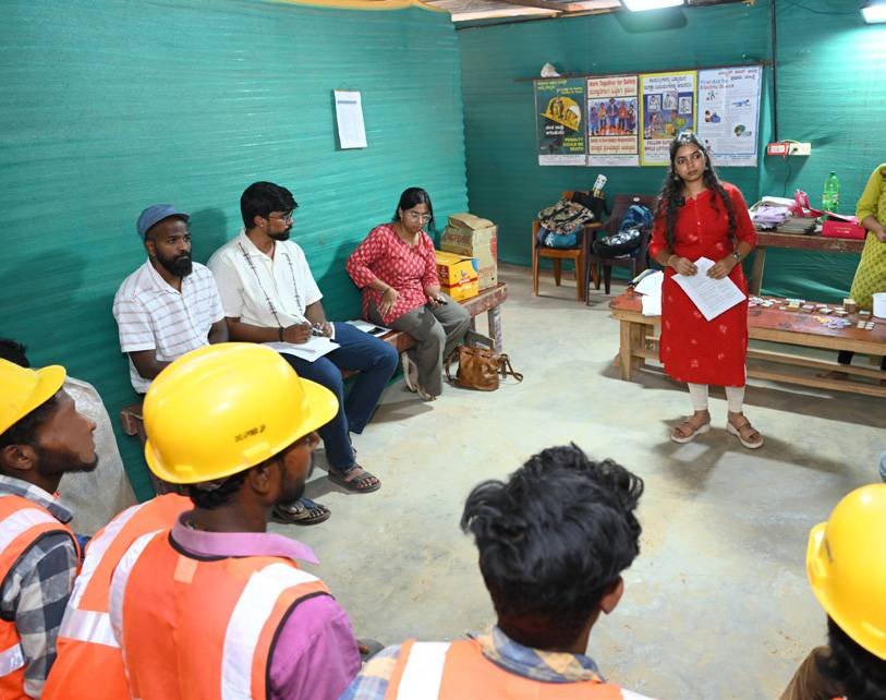 Construction workers in a session on heat stress
